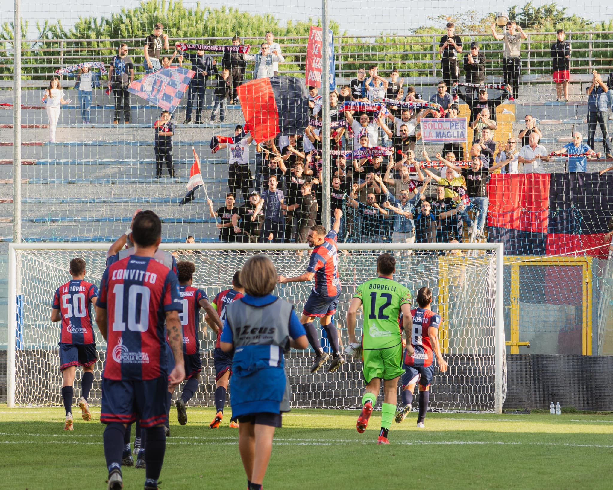 Insulti e minacce tra tifosi in Vibonese-Castrovillari: emessi quattro Daspo