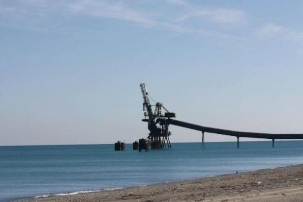 SIX TOWNS | Il pizzo alle multinazionali del petrolio