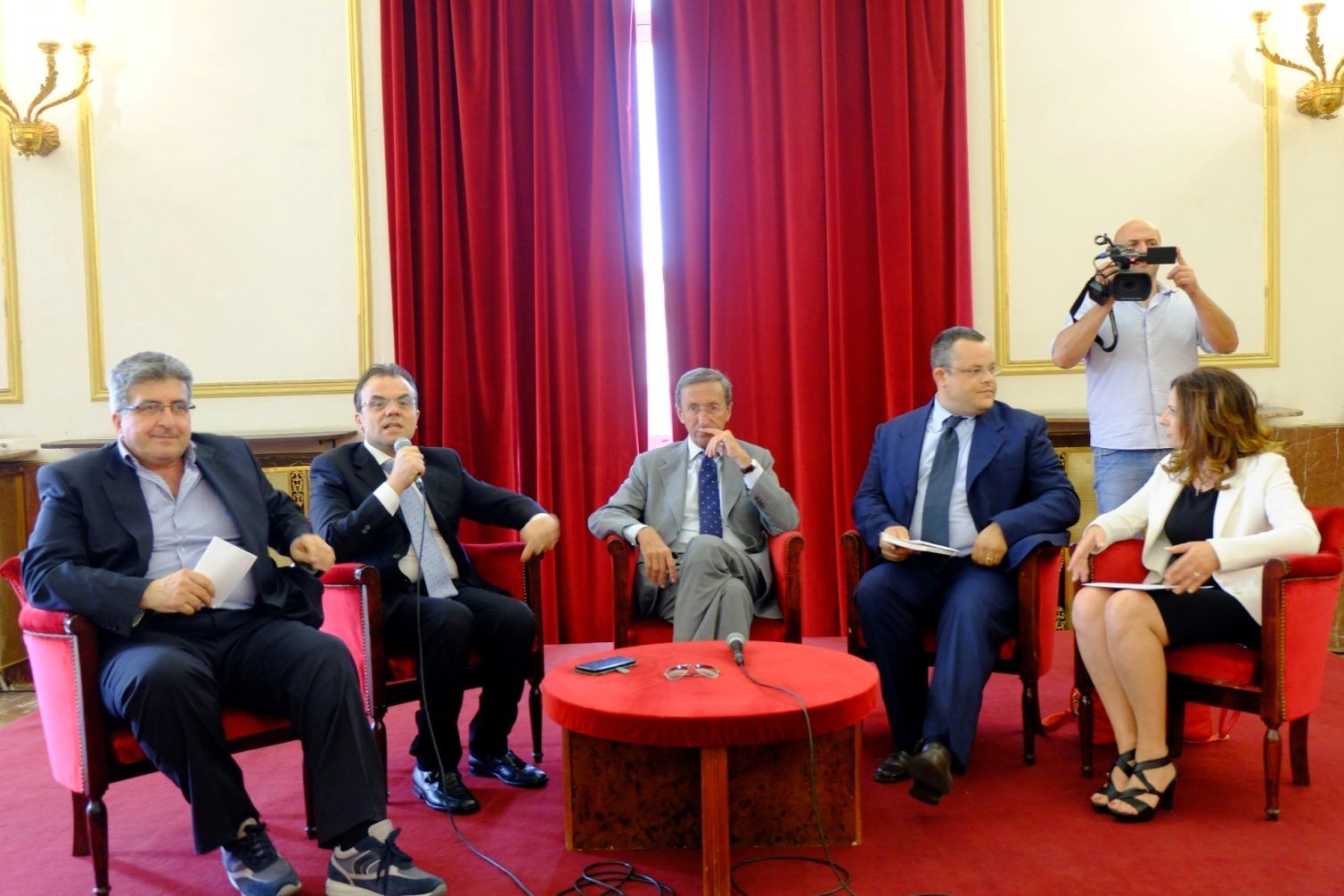 Fini a Cosenza difende l'Europa. E attacca la destra