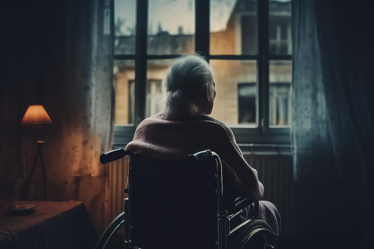 Anziani non autosufficienti, la denuncia: «Mia madre 97enne senza assistenza»