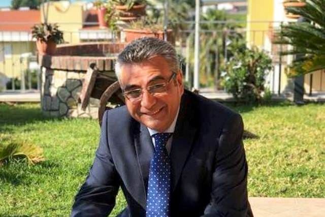 Amantea, il sindaco Pizzino si è dimesso: «Una scelta obbligata»