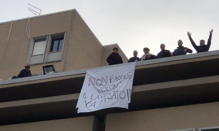 Stipendi in ritardo e incertezze sul futuro, protesta all'ospedale di Rossano – VIDEO