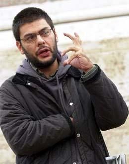 Coisp: un estintore avvolto in un ramo d'ulivo per Caruso