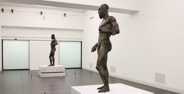 Cambia la storia dei Bronzi di Riace. «Erano cinque e all'origine erano "biondi"»