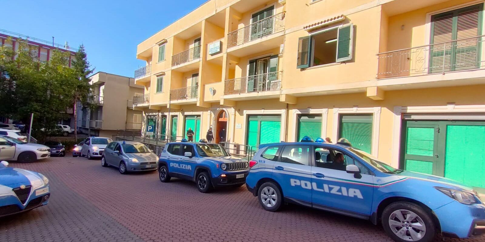 Poliziotti soccorrono neonato in gravi condizioni nel Reggino