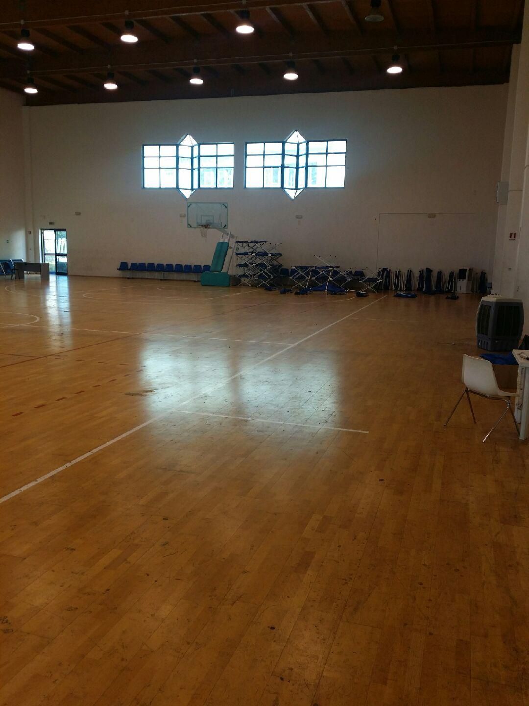 I migranti dividono l'istituto scolastico Boccioni