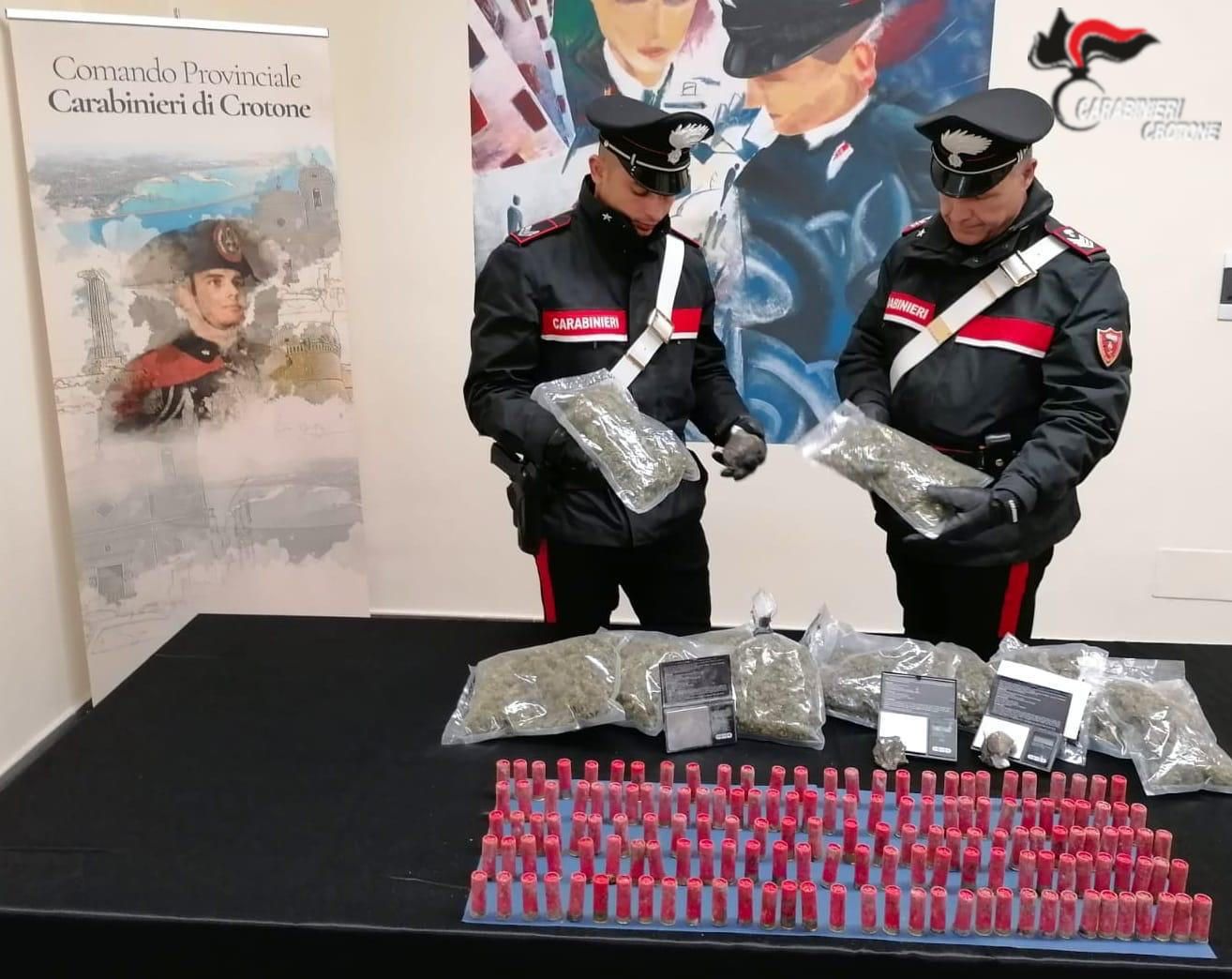 Crotone, armi e droga nei bagni dell'ex Liceo Gravina