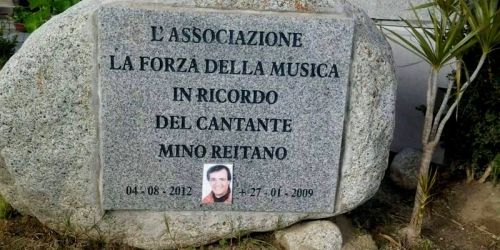 targa in memoria di Mino Reitano gioiosa