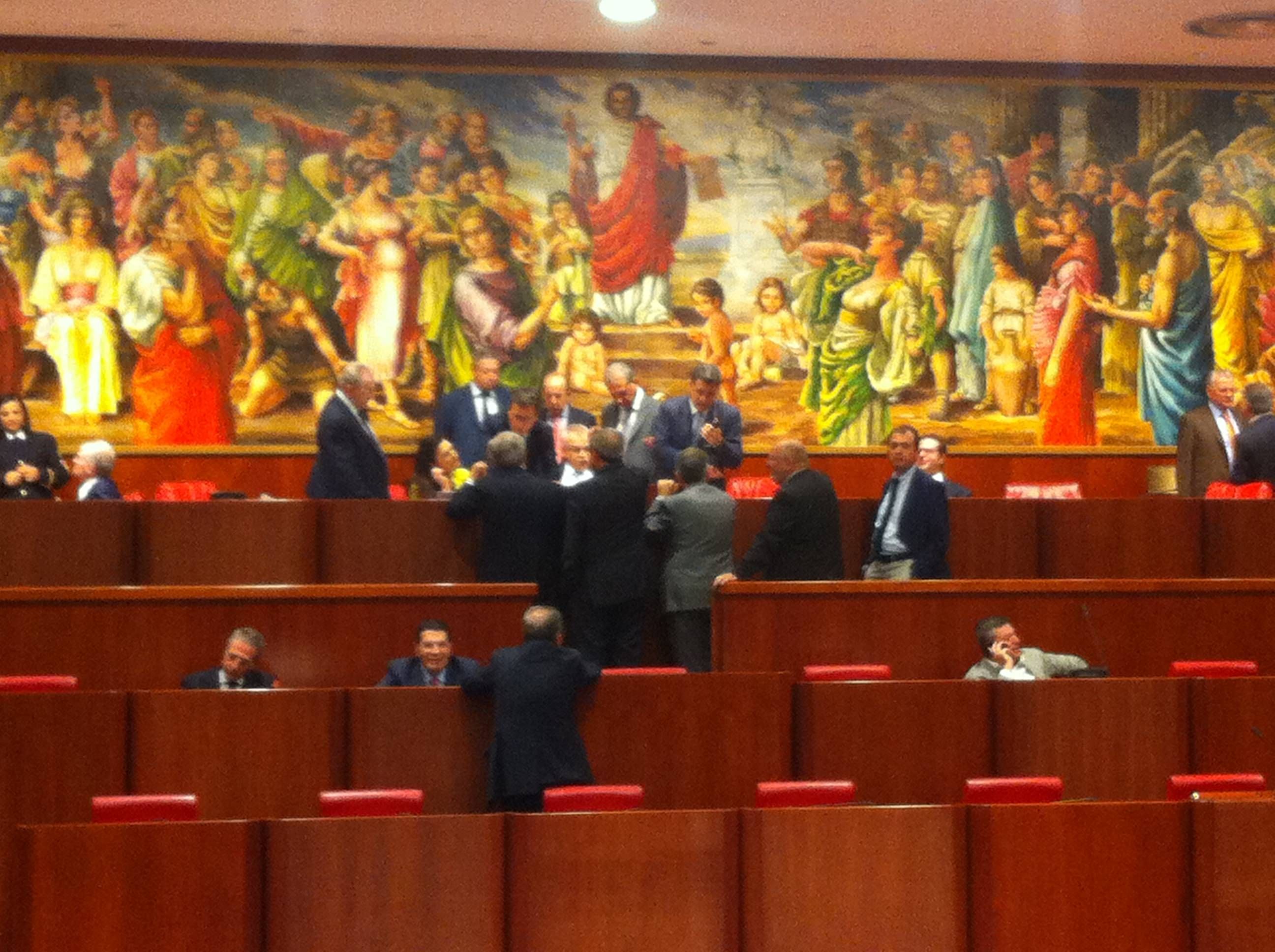 Palazzo Campanella continua a legiferare