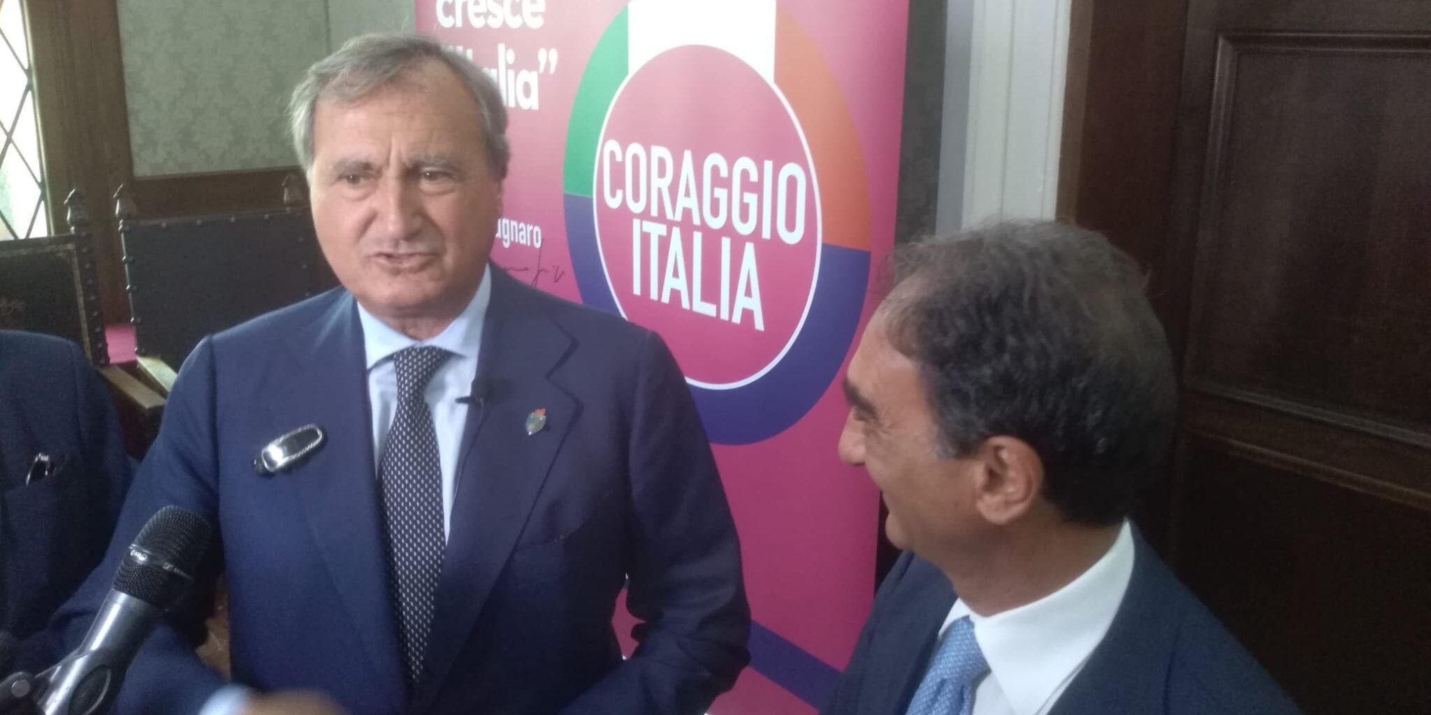 «Altroché se lavorano i calabresi…», la “scivolata” (infelice e un po’ nordista) di Brugnaro – VIDEO