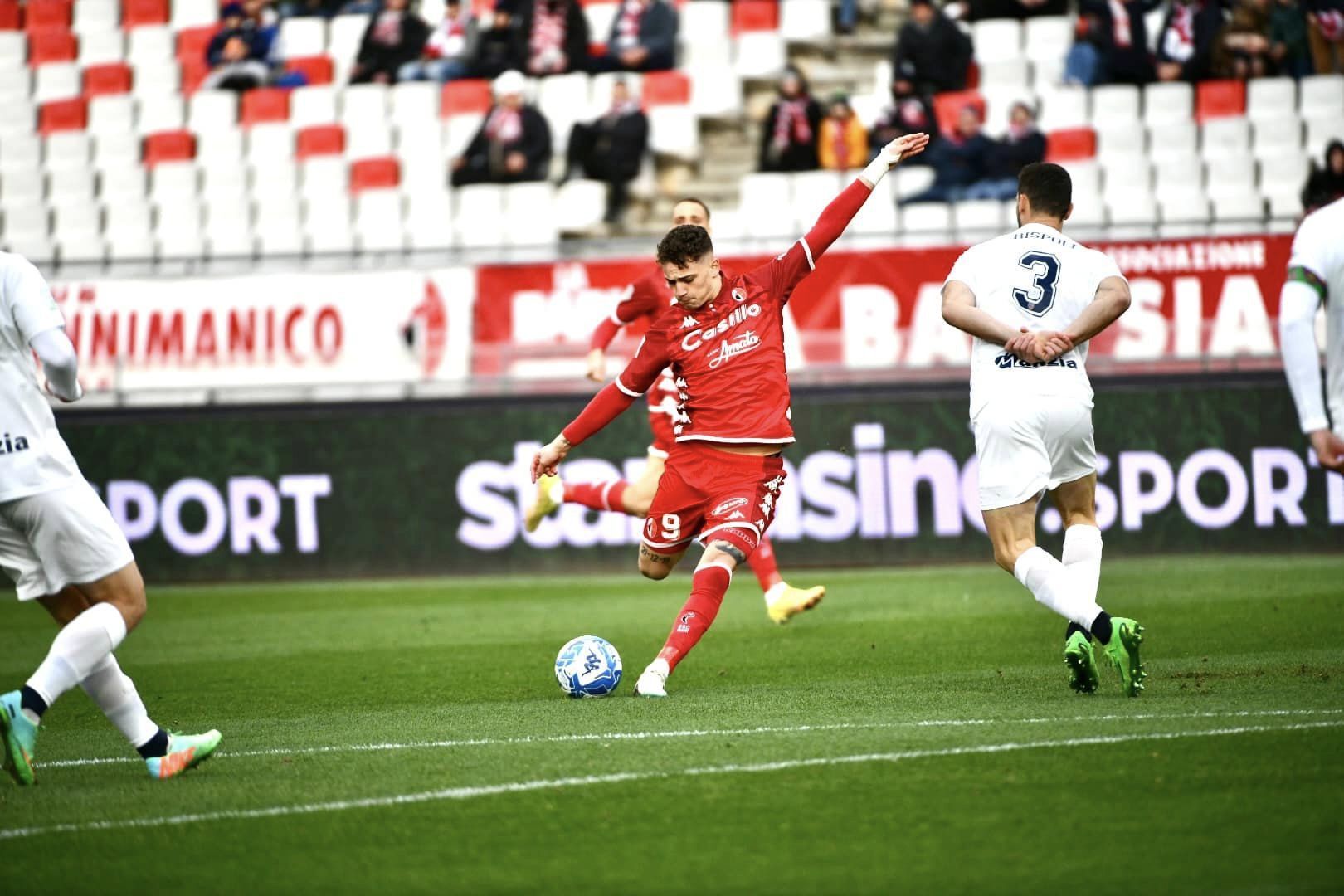 Serie B, al San Nicola il Cosenza perde contro il Bari 2-1