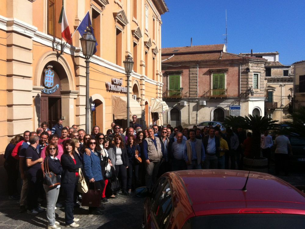 Lsu-lpu occupano la sala consiliare di Rossano