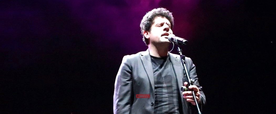 Mogol e Carroccia, standing ovation a Cosenza. «La forza di questo concerto? È la gente che canta» – FOTO E VIDEO