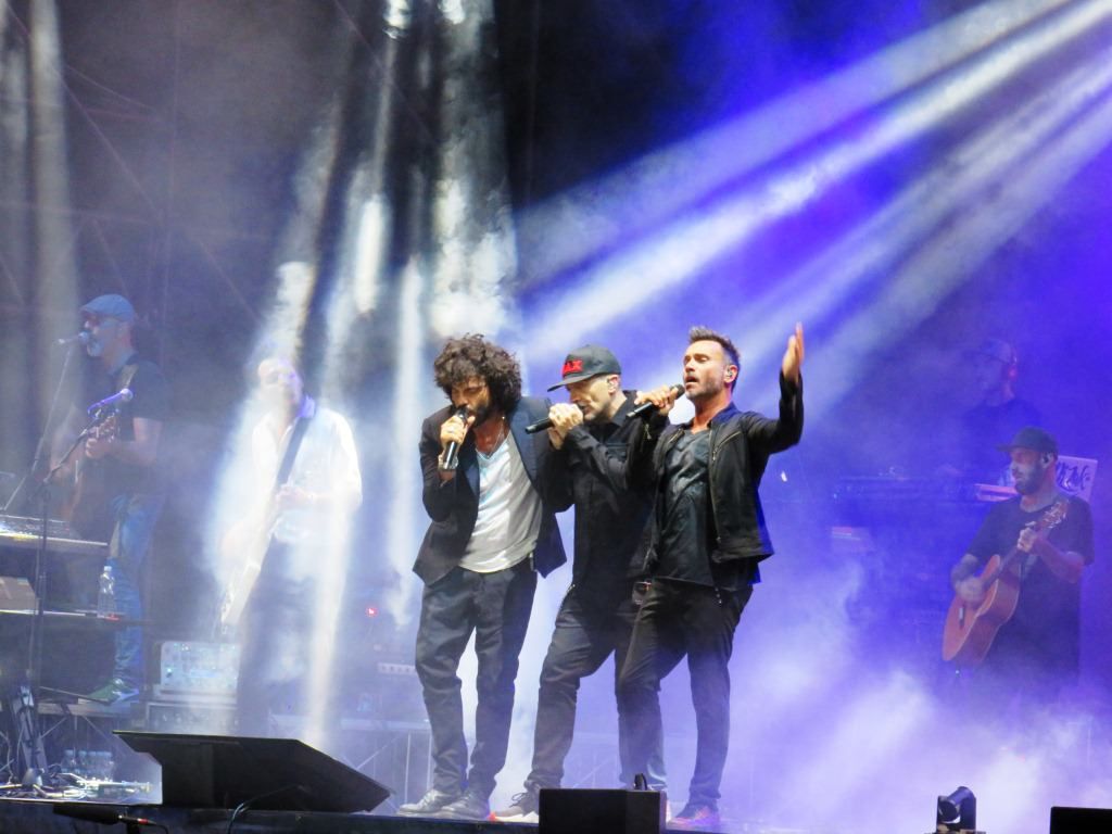 Bagno di folla per il concerto di Nek, Renga e Pezzali