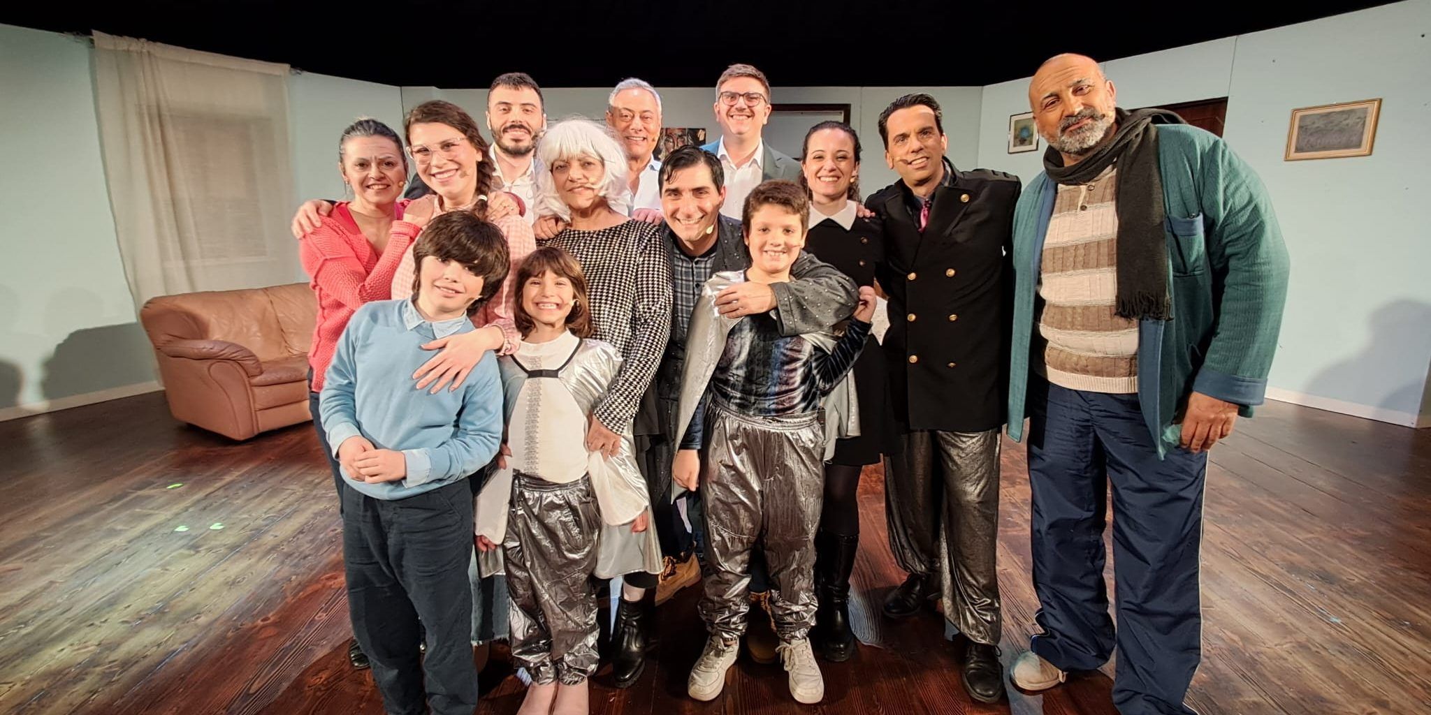 “Il bimbo parlante”: risate e riflessione sul palco di “Domenica d’Incanto”