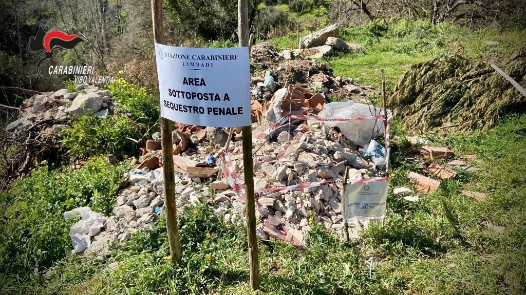 Sversamento illecito di rifiuti nel Vibonese, segnalato il presunto responsabile