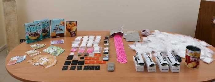 Droga chimica anti-fatica dall’Olanda, arrestato pusher