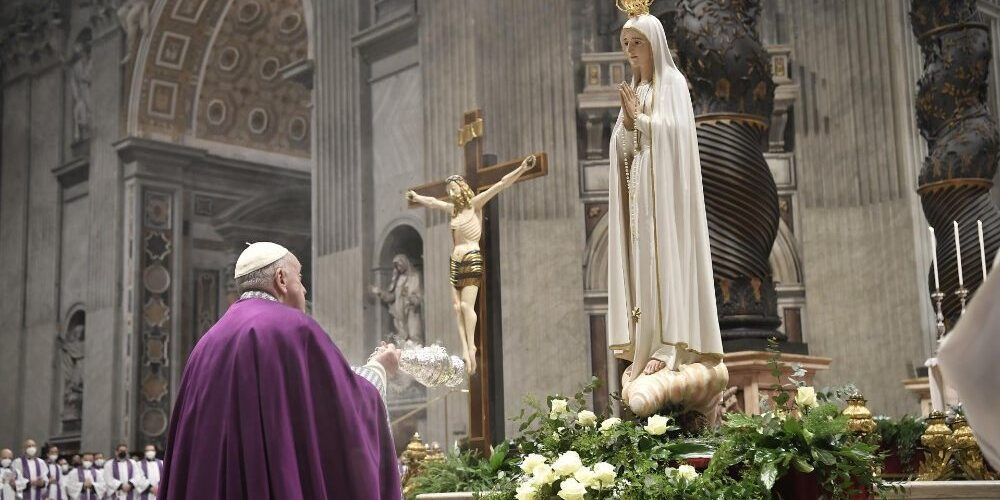 Il Papa e la «vergogna» della guerra. «Tradite le speranze dei giovani»