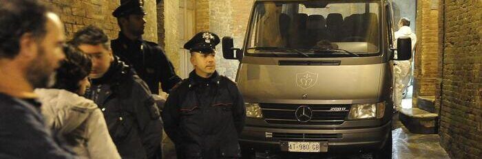 La perizia: «David Rossi si lasciò cadere nel vuoto»