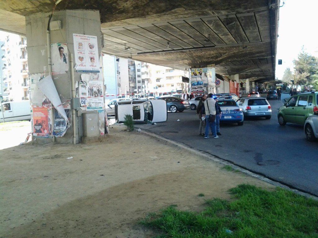 Scene da far west a Cosenza, in tre rubano l'incasso del Conad