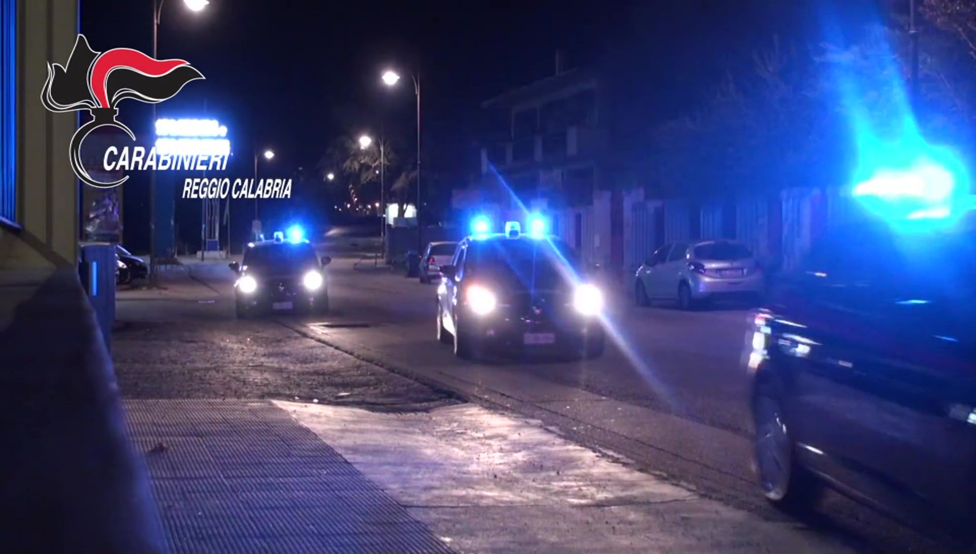 Precipita in una scarpata con la propria auto nel Reggino, salvato dai carabinieri