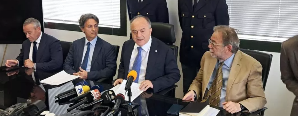 Dati su calciatori e cantanti venduti da poliziotti infedeli
