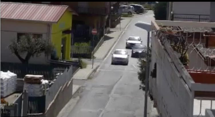 Le città che non restano a casa e l'appello del medico: «Calabresi, non sprecate il vantaggio sul virus»