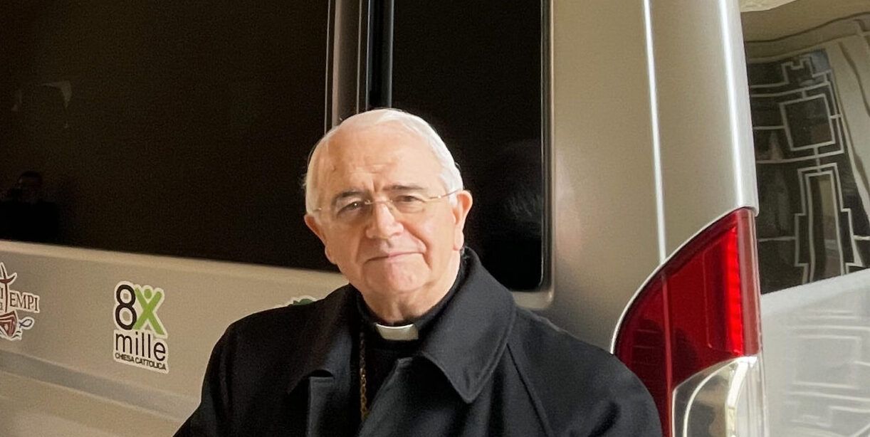 La Bcc Calabria Ulteriore dona un pulmino alla Caritas della diocesi di Oppido-Palmi