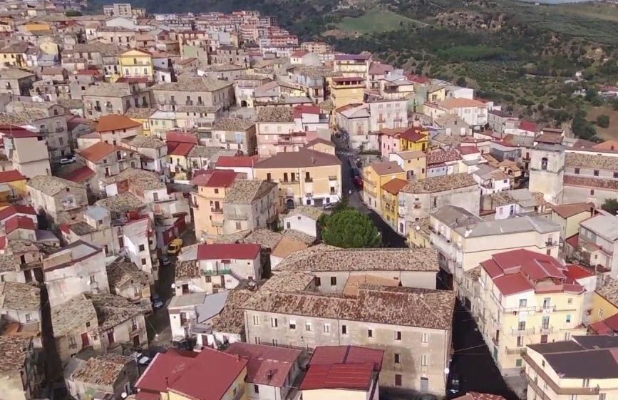 Petilia Policastro, 80 casi annunciati dal sindaco. «Dall'Asp nessuna risposta»