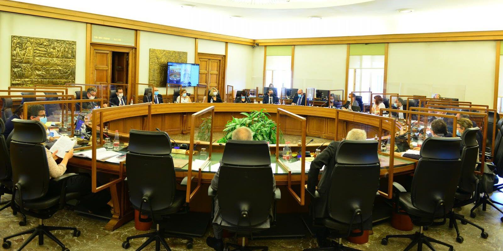 Giudici di Catanzaro a cena a casa di Pittelli, il Plenum vota per il trasferimento di Perri e Scuteri