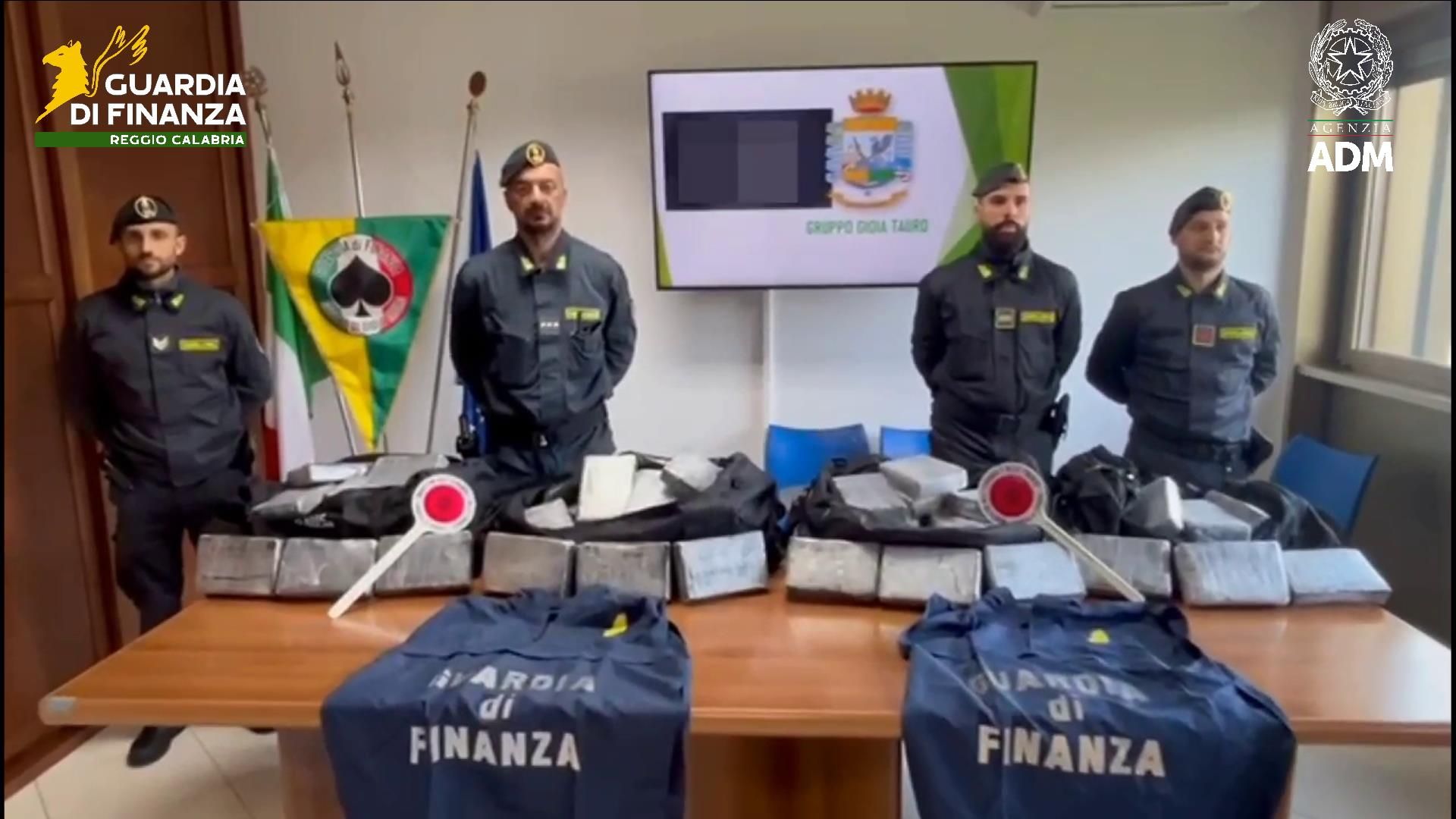 Porto di Gioia Tauro, scoperti e sequestrati 248 kg di cocaina purissima – VIDEO