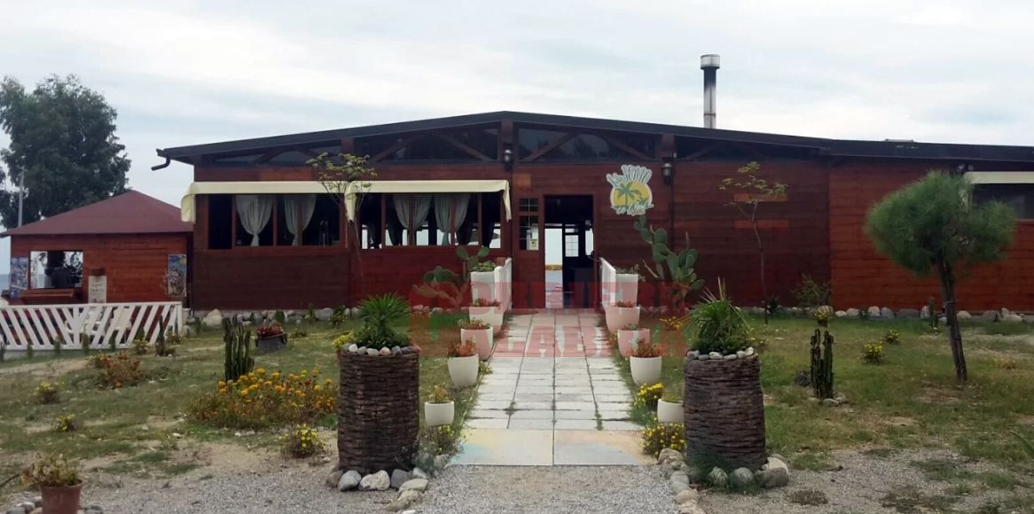 Minacce, insulti e aggressioni ai gestori del “Lido Ionio”: chiesto il rinvio a giudizio per tre persone