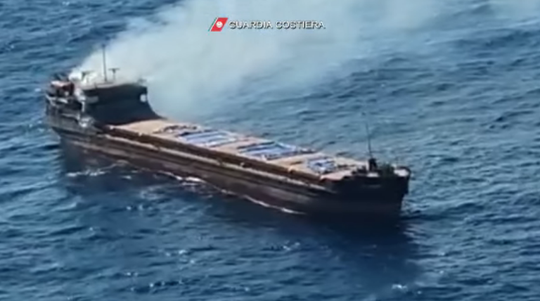 Reggio, soccorso un mercantile in fiamme