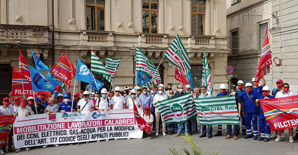 Distribuzione di energia elettrica e gas, a rischio 145mila posti di lavoro: la protesta a Catanzaro