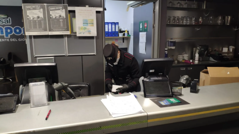 Scommesse illegali, blitz a Salerno. Coinvolto il figlio di un boss della Sibaritide