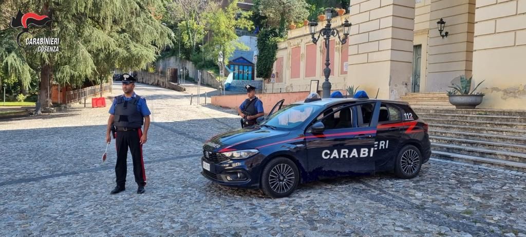 Cocaina in una bara e una pistola nella cappella di famiglia. Arrestato 32enne cosentino