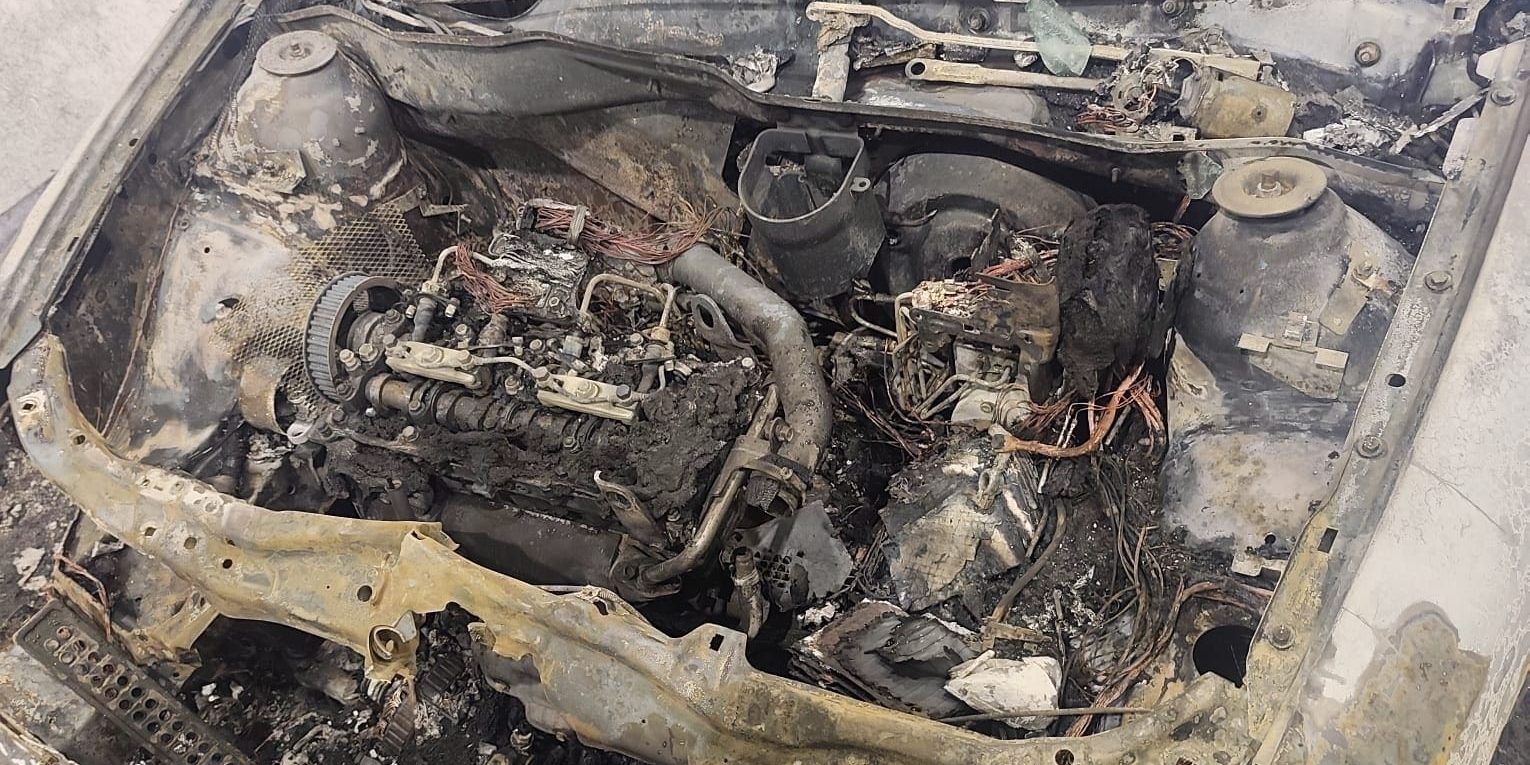 Auto in fiamme nella galleria Sansinato, intervengono i vigili del fuoco