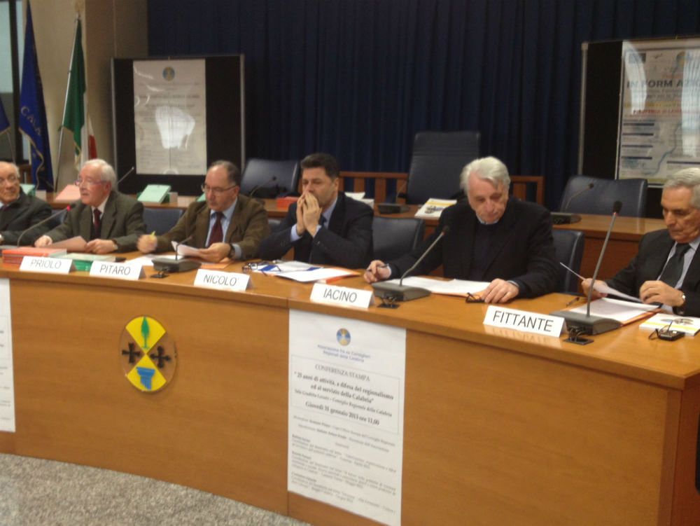 Le colpe del regionalismo, gli ex consiglieri presentano i seminari