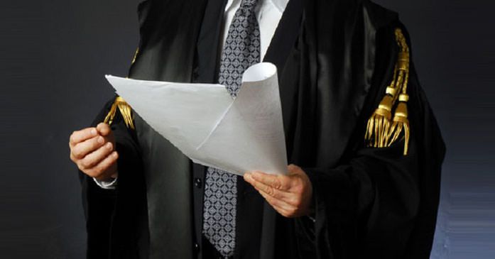 Andava in udienza e depositava atti finti, arrestato falso avvocato
