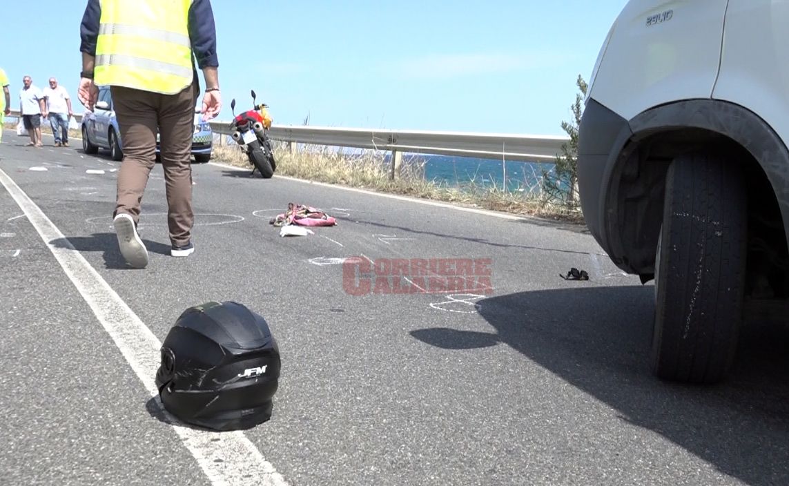 Dramma a Crotone, morto un centauro di 53 anni – FOTO E VIDEO