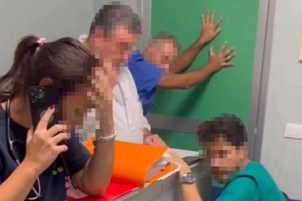 Medici e infermieri, da eroi solitari a bersagli mobili. Un’altra aggressione in Calabria