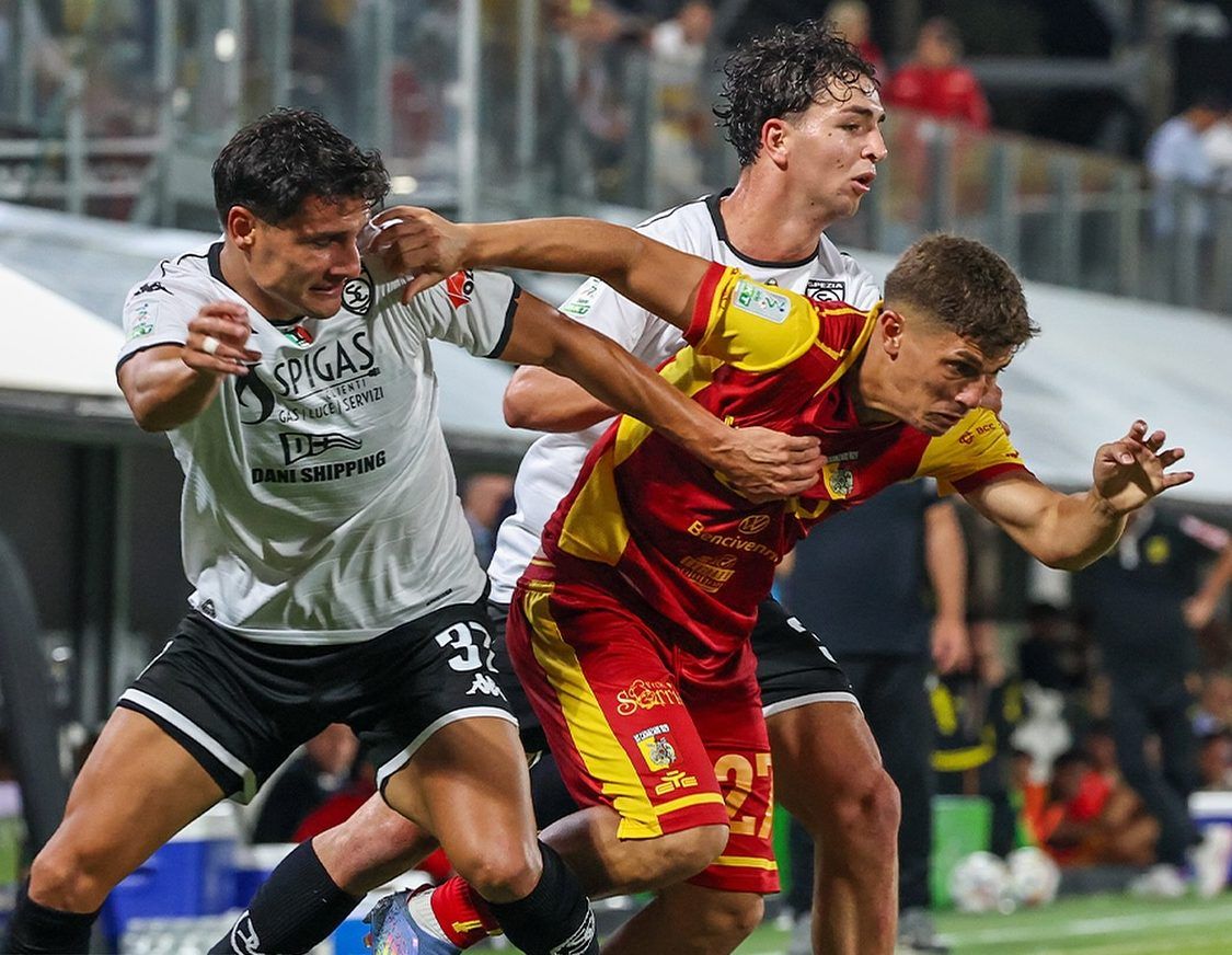 Il Catanzaro rinvia l’appuntamento con la prima vittoria: con lo Spezia pareggio a reti bianche