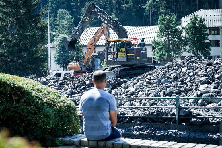 Bardonecchia sepolta dal fango. «Un boato e poi un’onda alta 7 metri»