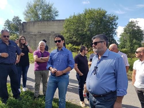 Rifiuti, i 5 Stelle offrono aiuto a Santelli. «Mai più vantaggi ai privati»