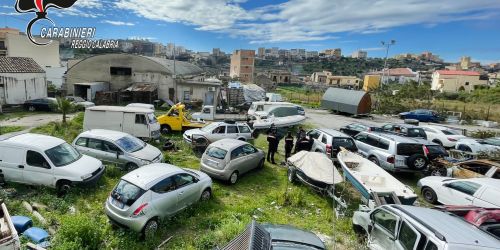 RC - CANNAVÒ. RINVENUTE 25 CARCASSE DI AUTOVETTURE ABBANDONATE, DENUNCIATO DAI CARABINIERI IL TITOLARE DEL DEPOSITO A “SAN CRISTOFORO”