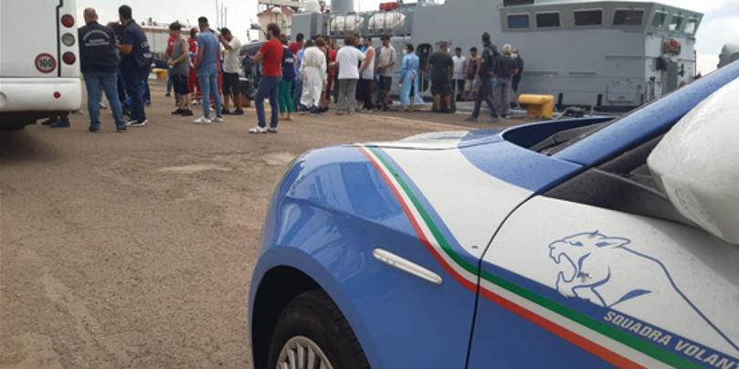 Sbarco di 42 migranti a Crotone, in carcere due scafisti