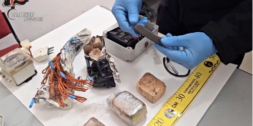 Armi e tritolo con detonatori, blitz dei carabinieri a Reggio Calabria: 9 arresti ad Arghillà