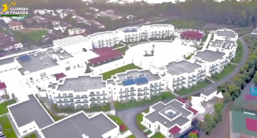 Truffa da 33 milioni di euro: sequestrato un resort nel Cosentino – VIDEO