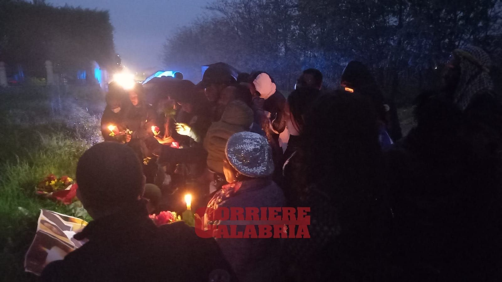 Montalto, la fiaccolata silenziosa per ricordare Elisabetta. «Uccisa da una strada non sicura» – FOTO E VIDEO