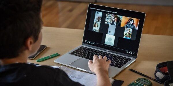 Scuola, 7 studenti su 10 in Italia rischiano la Dad. Potrebbe salvarsi la Calabria